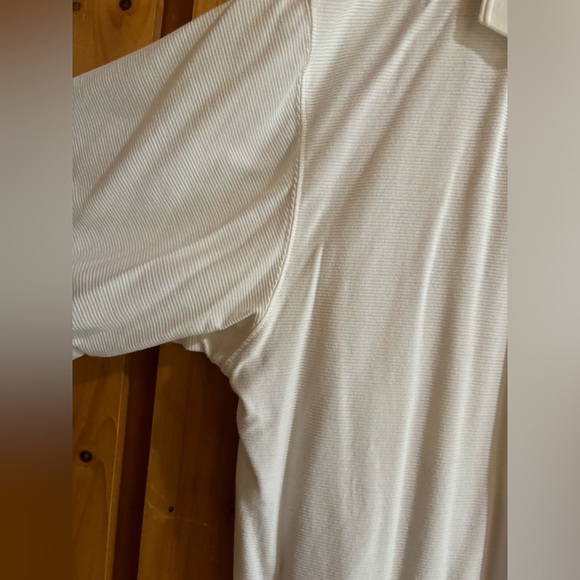 Van Heusen Men’s Short-Sleeve Solid Gray Button-Down Shirt - Picture 6 of 6